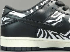 SB DUNK x QUARTERSNACKS ZEBRA