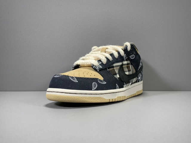 SB DUNK x TRAVIS SCOTT