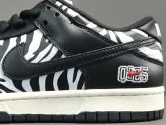 SB DUNK x QUARTERSNACKS ZEBRA