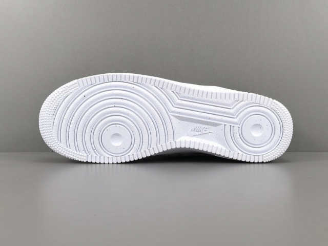 AIR FΟRCE 1 x BILLIE EILISH TRIPLE WHITE