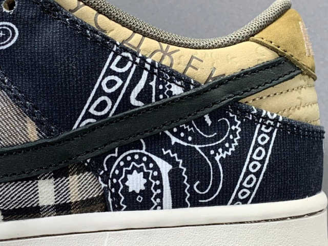 SB DUNK x TRAVIS SCOTT