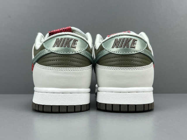 SB DUNK LOW x YEAR OF THE SNAKE