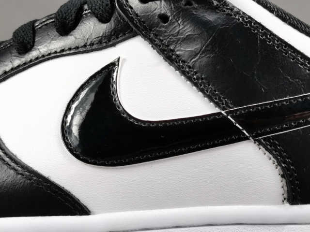 SB DUNK x WORLD CHAMPS BLACK WHITE