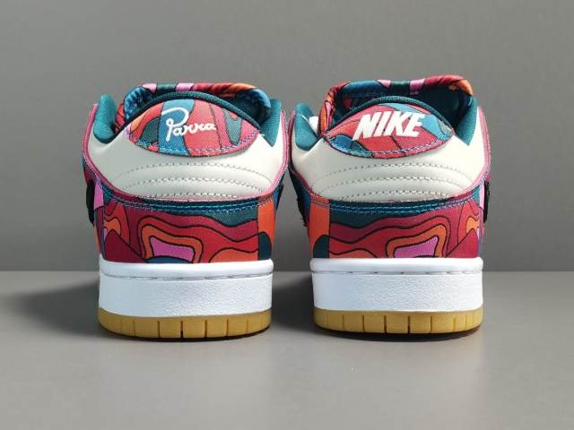 NIKE SB DUNK x STAPLE PANDA PIGEON