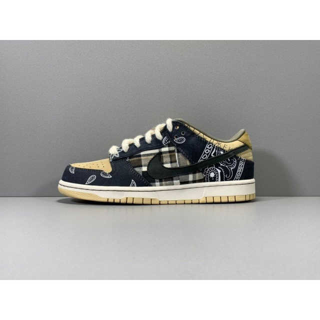 SB DUNK x TRAVIS SCOTT