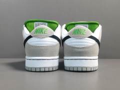 SB DUNK x CHLOROPHYLL