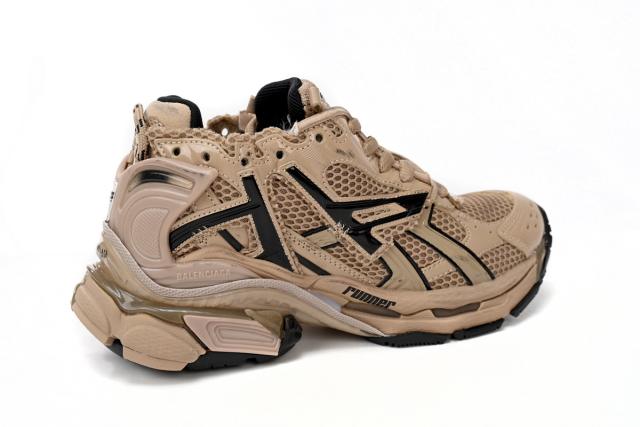 1:1 quality version B Runner Dark Brown 677402W1RA80125