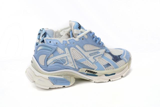 1:1 quality version B Runner White Light Blue 677402W3RB29744