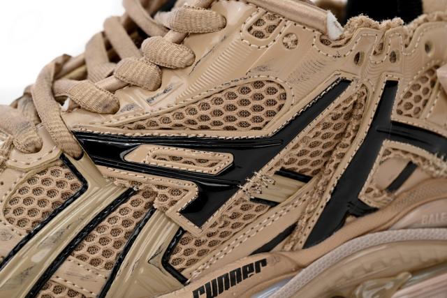 1:1 quality version B Runner Dark Brown 677402W1RA80125