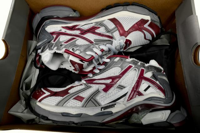 1:1 quality version B Runner Burgundy 677403W3RB39069