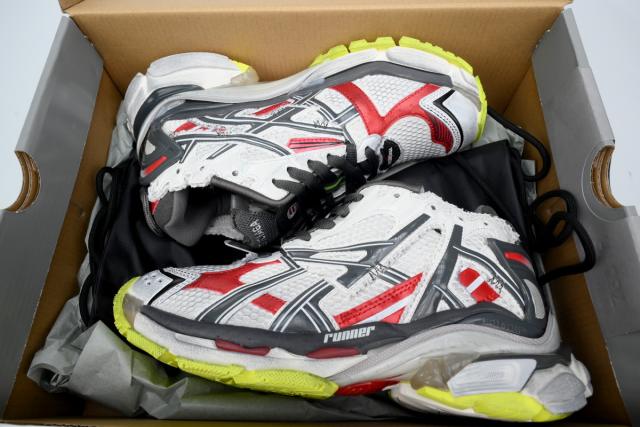 1:1 quality version B Runner White Black and Red 677402 W3RB2 9167
