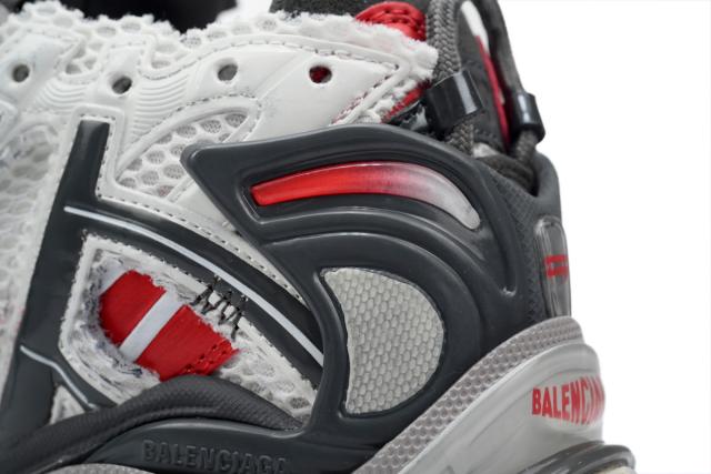 1:1 quality version B Runner White Black and Red 677402 W3RB2 9167