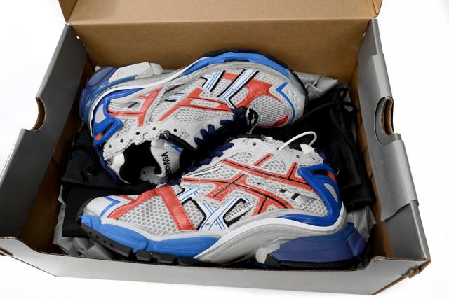 1:1 quality version B Runner White Blue Orange 677402W3RB61264