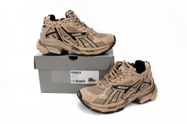1:1 quality version B Runner Dark Brown 677402W1RA80125