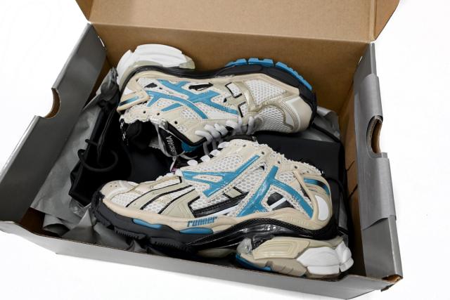 1:1 quality version B Runner Beige Grey Blue 677402W5RH60312