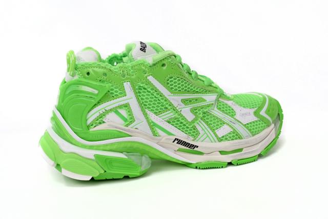 1:1 quality version B Runner Fluo Green 677403W3RBM3590