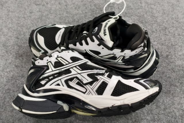 1:1 quality version B Runner White Black White 677403W3RB29010