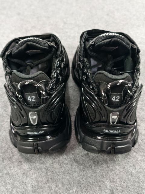 1:1 quality version B Runner Black 656063W3RA11000 / 677402W3RB11000