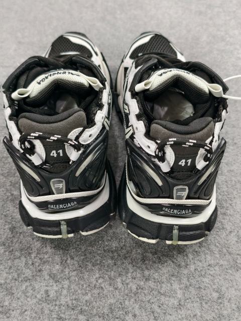 1:1 quality version B Runner White Black White 677403W3RB29010