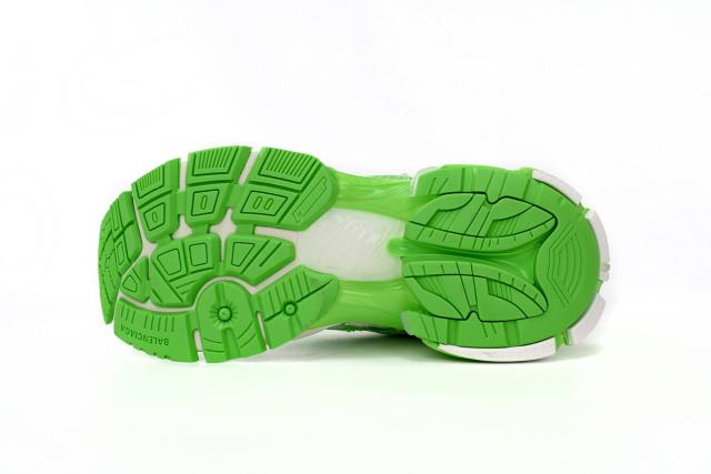 1:1 quality version B Runner Fluo Green 677403W3RBM3590