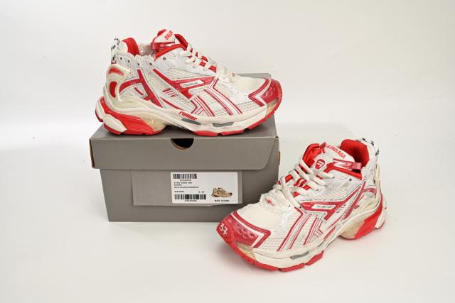 1:1 quality version B Runner White Red 677402W3RB29060