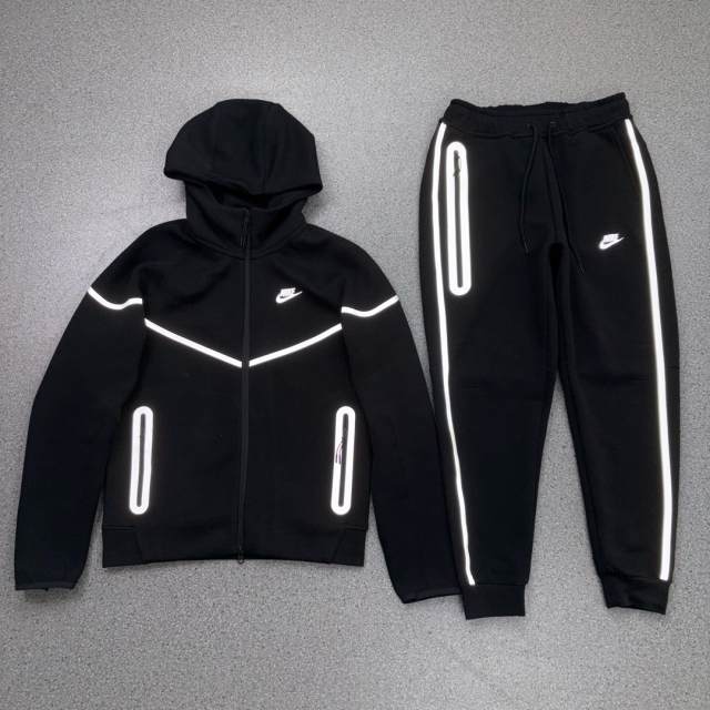 39_Nik* Tech Fleece Tracksuit