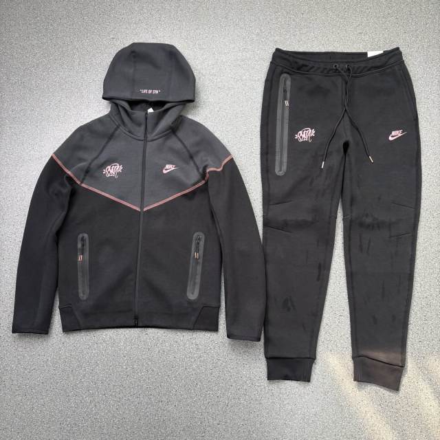 39_Nik* Tech Fleece Tracksuit