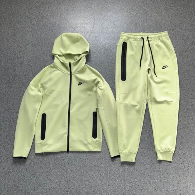 36_Nik* Tech Fleece Tracksuit