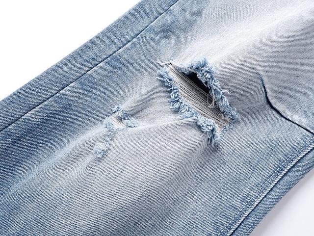 Knee-Ripped Jeans 28750137