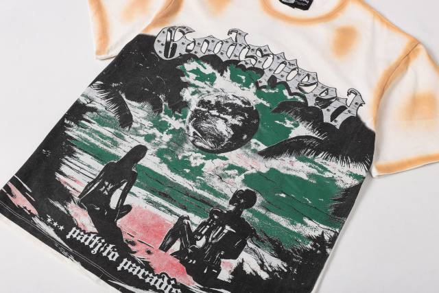 Beach Skeleton Couple Sunset Black and Yellow Distressed Short-sleeved T-shirt 29052437