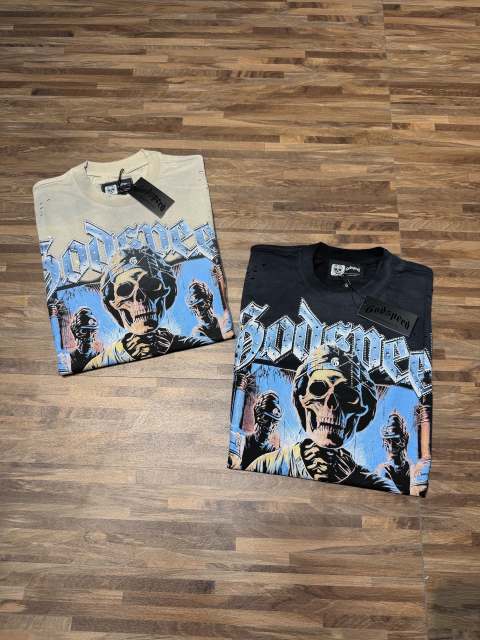 Vintage dark skeleton surgical print ripped and worn T-shirt  29035244