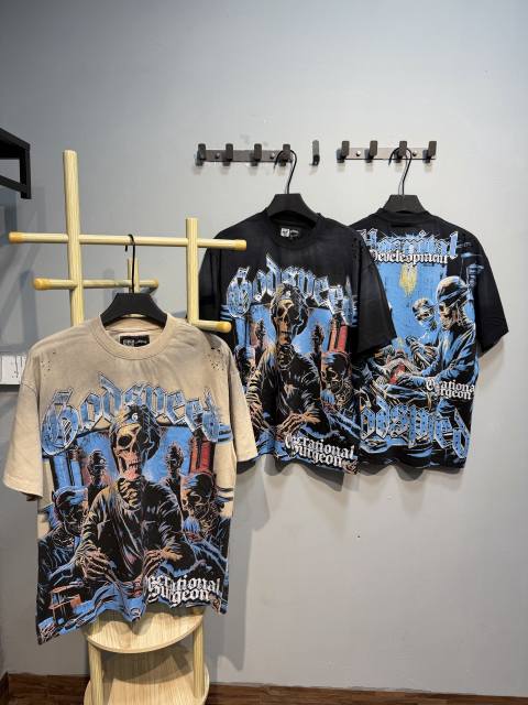 Vintage dark skeleton surgical print ripped and worn T-shirt  29035244