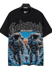 Space astronauts wear old washed short-sleeved shirts 29033227