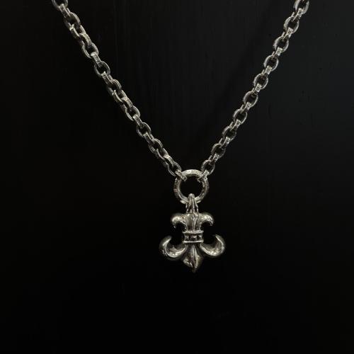 CH Vintage Solid Fleur-de-lis Thick Oval Link Necklace