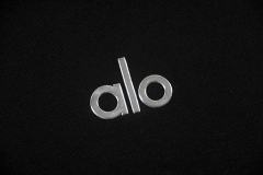 Metal Logo On Chest Solid Color Hoodie 5 colors 29115035