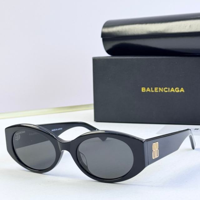 BLCG Embossed BB Black Oval Retro Sunglasses