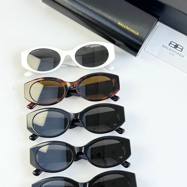 BLCG Embossed BB Black Oval Retro Sunglasses