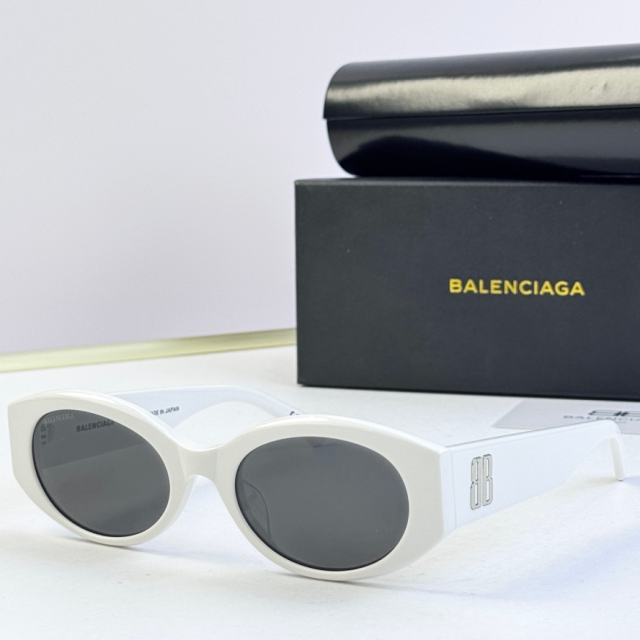 BLCG Embossed BB Black Oval Retro Sunglasses
