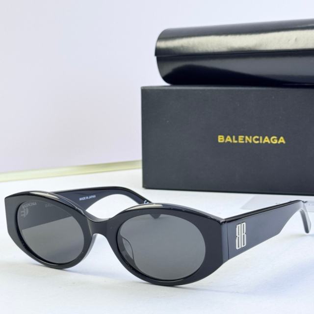 BLCG Embossed BB Black Oval Retro Sunglasses