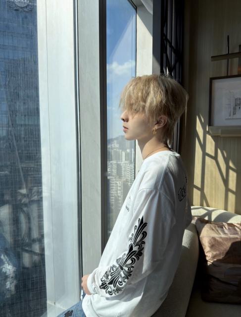 1:1 quality CH Aspen Yellow Letter White Sleeve Floral Long Sleeve Pocket T-Shirt