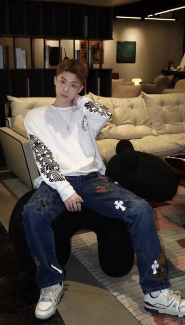 1:1 quality CH Black Floral Sleeve White Horseshoe Circle Pocket Long Sleeve T-Shirt