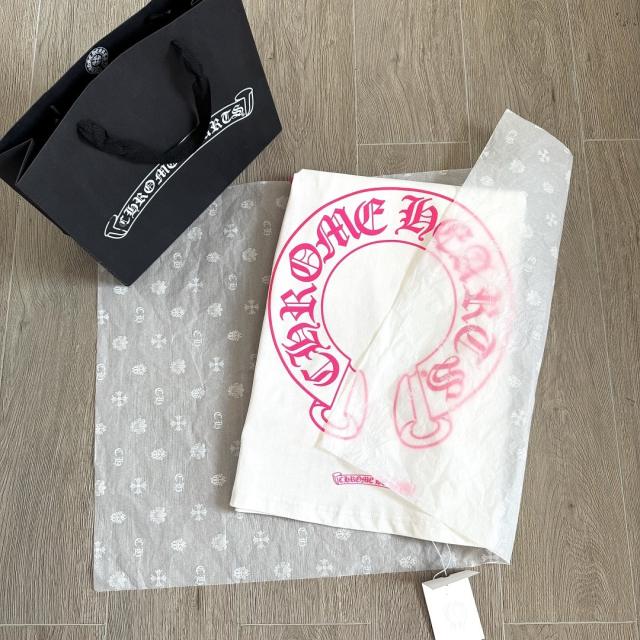 1:1 quality CH Hot Pink Horseshoe Circle White Long Sleeve Pocket T-Shirt