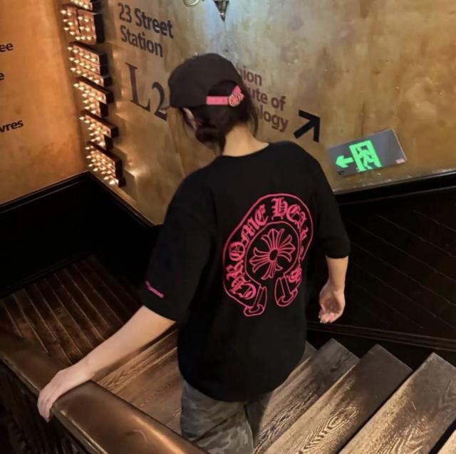 1:1 Top Quality CH Hot Pink Horseshoe Circle Black Pocket T-Shirt