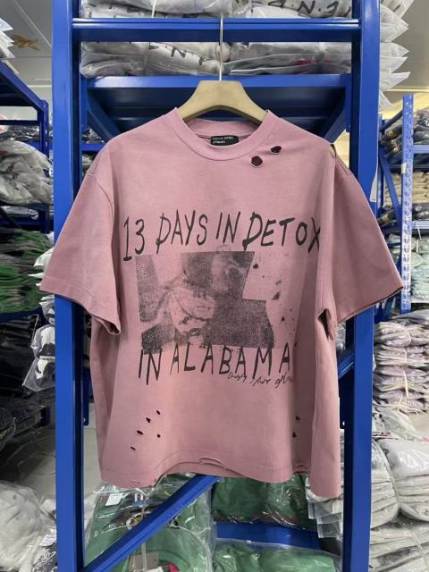 ERD Enfants Riches Déprimés 13 Days In Detox In Alabama Pink Distressed Hole Vintage T-Shirt