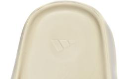 A Y**zy Slide Bone FW6345