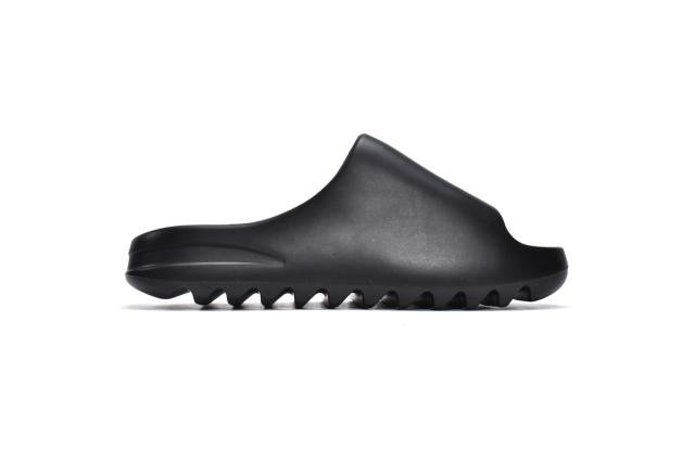 A Y**zy Slide Black FX0495