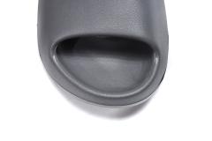 A Y**zy Slide Onyx HQ6448
