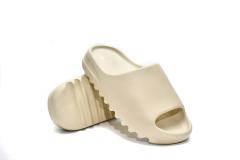 A Y**zy Slide Bone FW6345