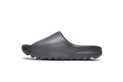 A Y**zy Slide Onyx HQ6448