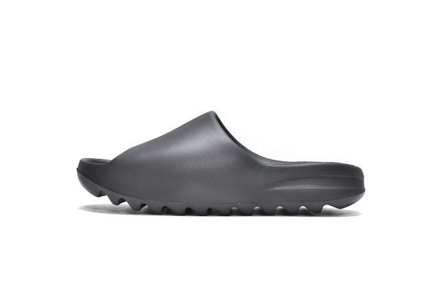 A Y**zy Slide Onyx HQ6448